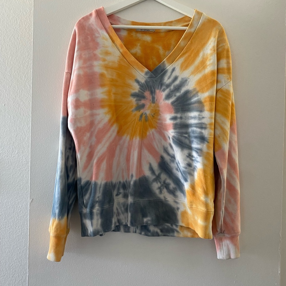 Tie dye v neck sweat shirt! Back detail